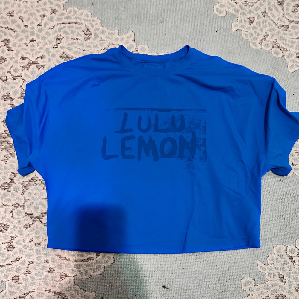 Lululemon cropped shirt